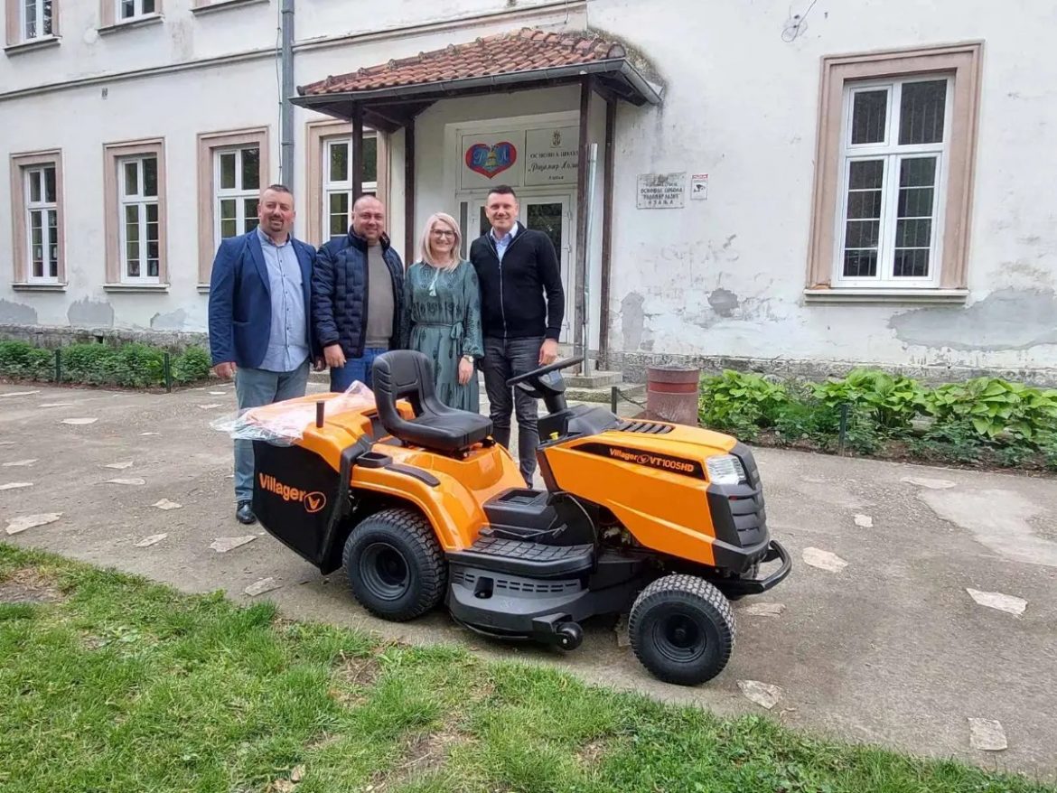 Nikola Vu;en u Azanji